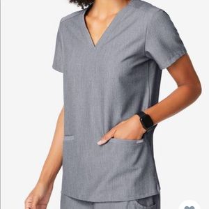 Figs Medium three pocket scrub top